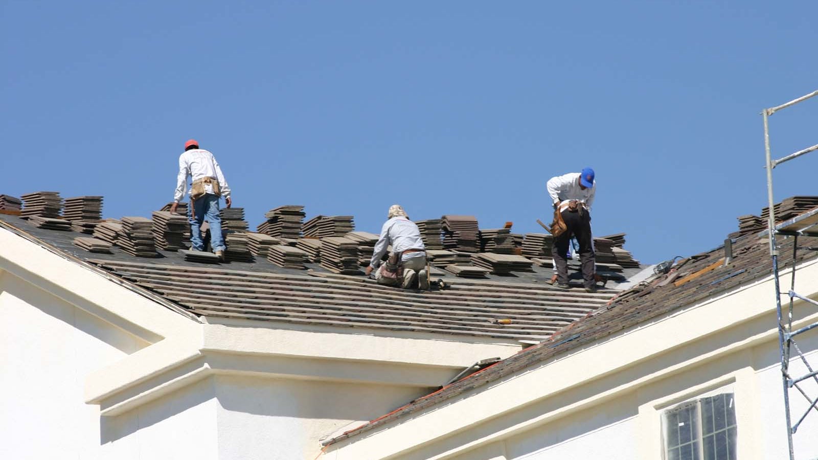 3 Signs You Need New Roofing and Important Things to Consider Before Getting a Roof Replacement